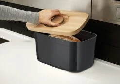 Joseph Joseph Bread Box With Cutting Board, Black -Algemene Woonwinkel joseph joseph bread bin with bamboo chopping board 14